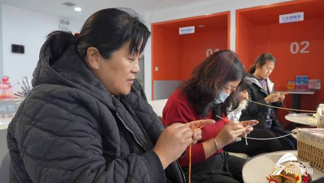 手工热 钩针编织玩偶受追捧开元棋牌《哪吒2》带火社区(图2) 手工热 钩针编织玩偶受追捧开元棋牌《哪吒2》带火社区(图2)